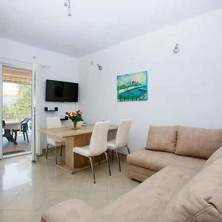 Apartments By The Sea Zaboric, Sibenik - 469 *